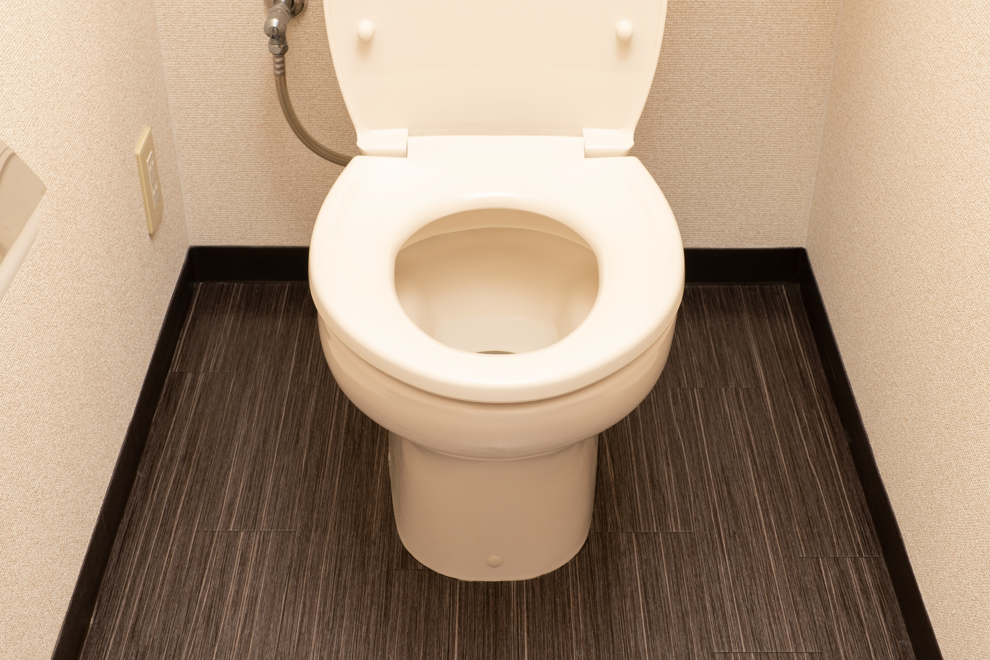 トイレの床が濡れているのは何が原因 水漏れに気付いたらすぐにプロに相談しよう 大阪のトイレのつまり水漏れ 水道修理はおおさか水道職人