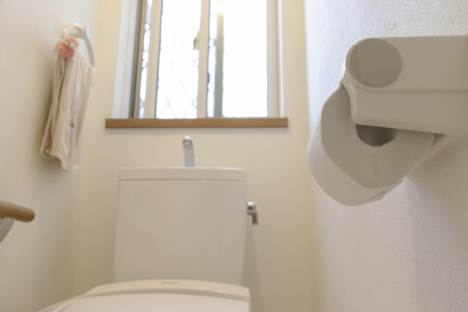 トイレのタンクで水漏れが起きたときの対処方法と注意点について 大阪のトイレのつまり水漏れ、水道修理はおおさか水道職人
