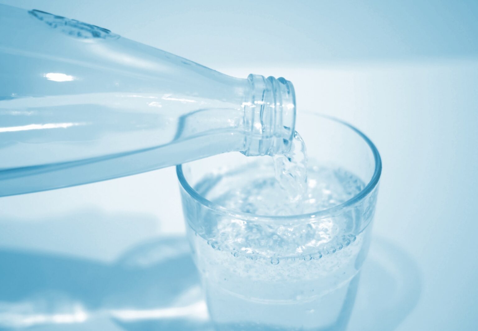 軟水と硬水の違いとは?使い分けのポイント【水道職人:公式】 – 「おおさか水道職人」【水道局指定工事店】